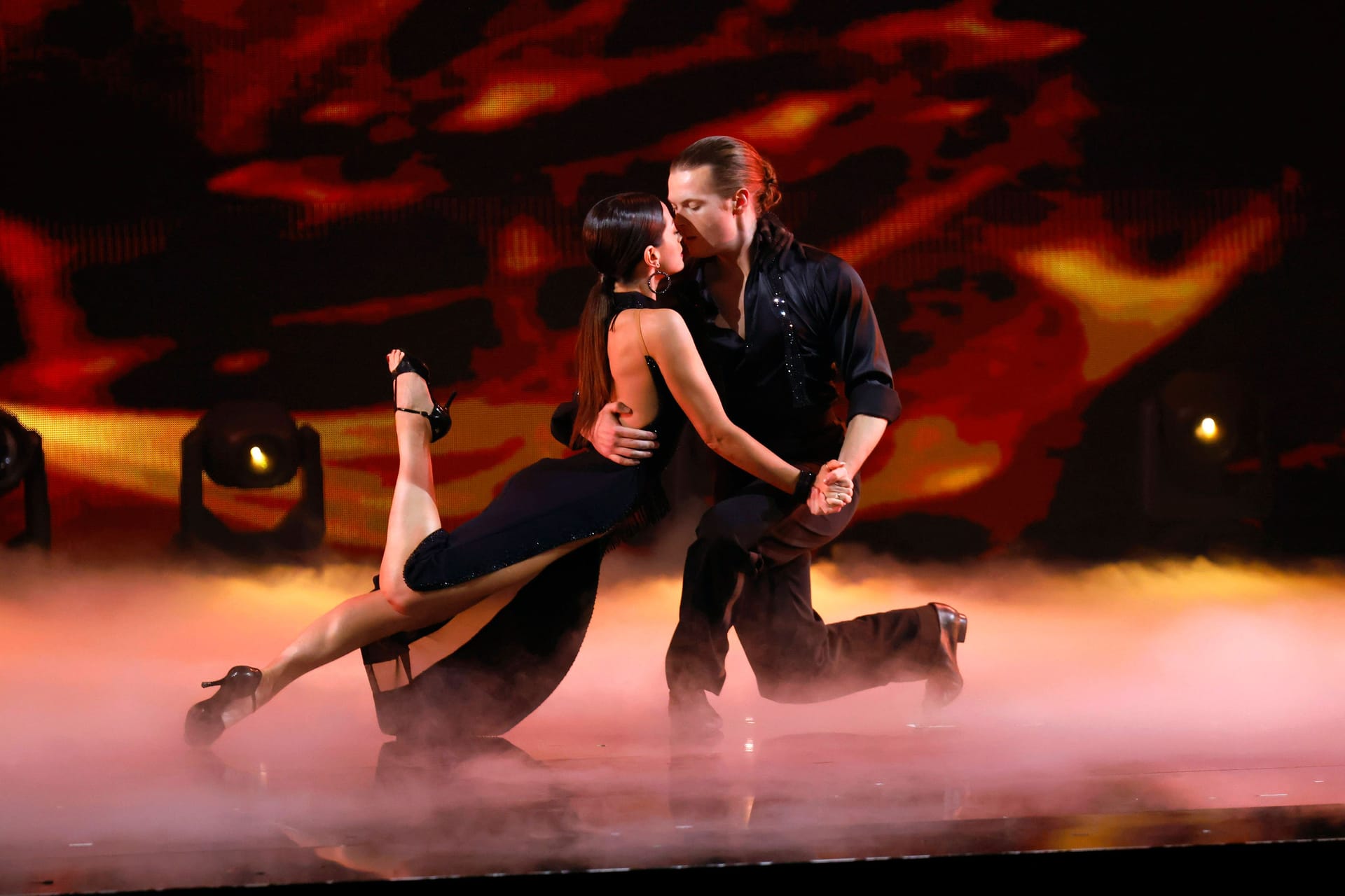 Gabriel Kelly und Malika Dzumaev lieferten bei "Let's Dance" sinnliche Performances.