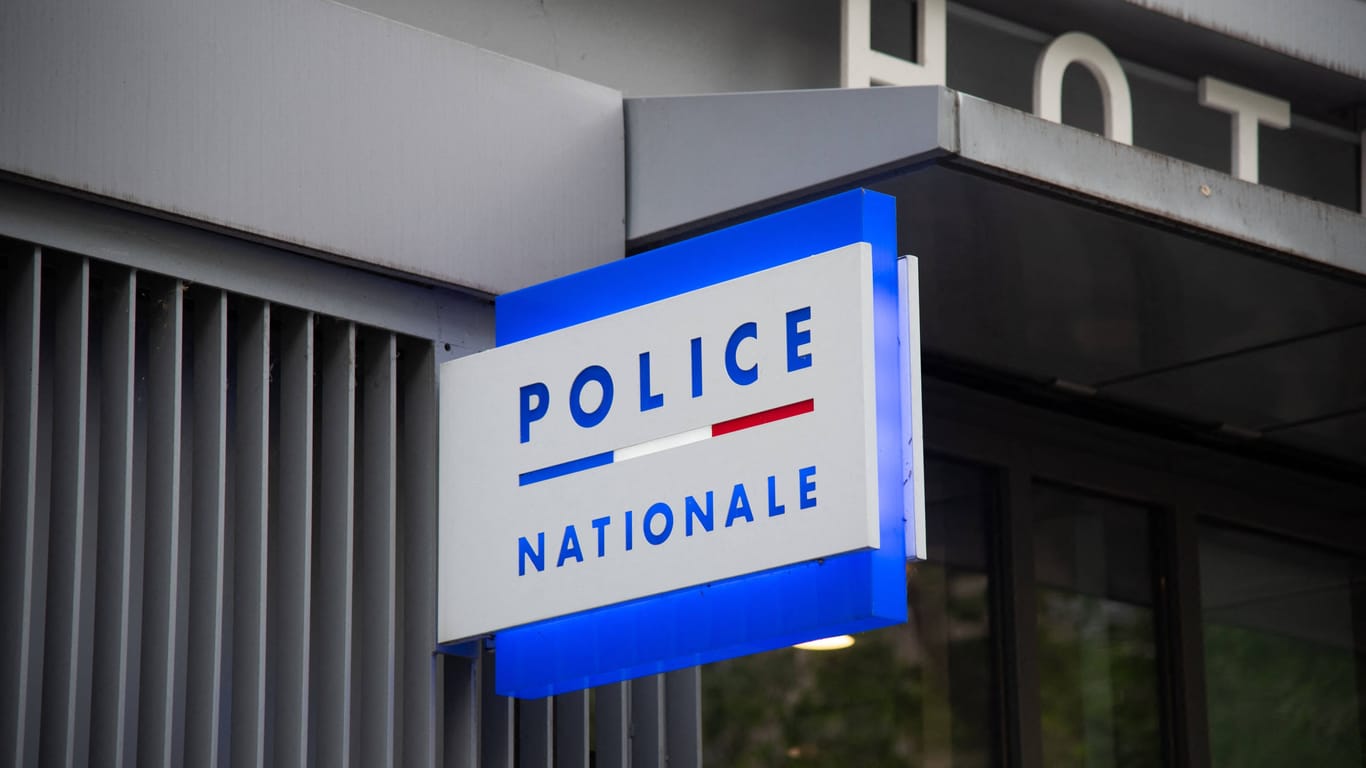 Polizeistation in Paris (Symbolfoto): Dort ist es in einer Abteilung zu einem Schusswechsel gekommen.