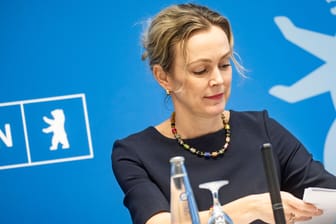 Verkehrsenatorin Manja Schreiner (CDU) ist am Dienstag zurückgetreten (Archivbild): Die Suche nach einer Nachfolge läuft.