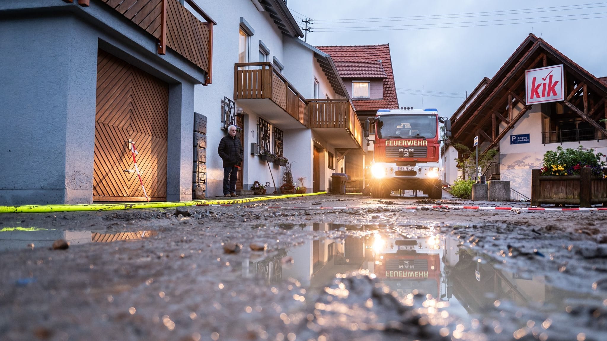 Unwetter zieht über Deutschland: Überflutungen, Hagelschauer und Gewitter