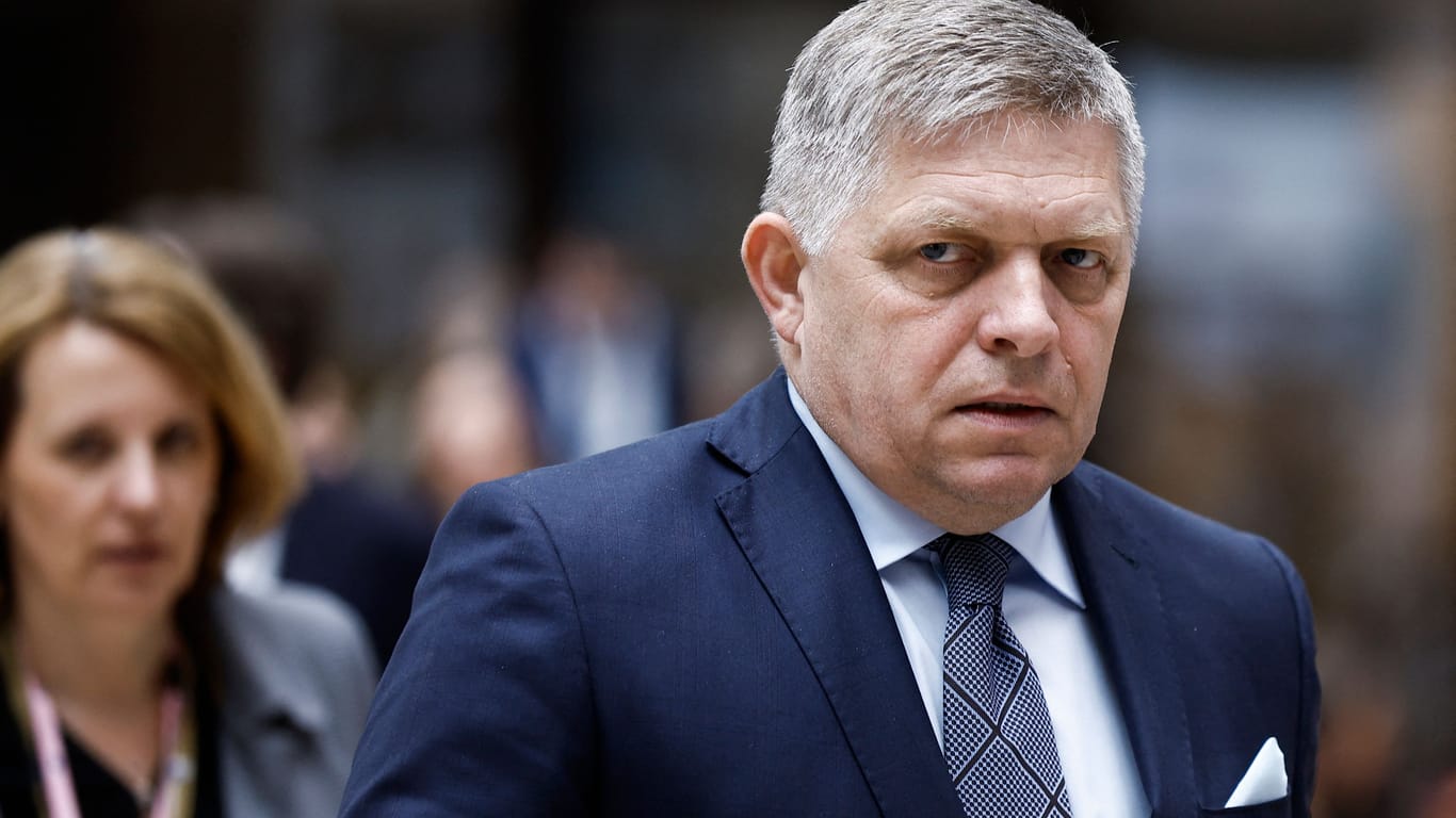 Der slowakische Regierungschef Robert Fico: Nach dem Attentat auf ihn schwebte der Politiker zunächst in Lebensgefahr.