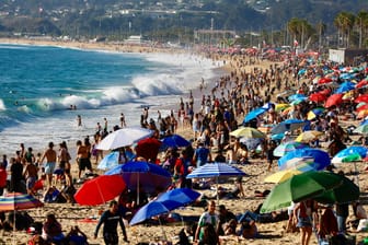 Strand in Acapulco im März 2024 (Archivbild): Die Bandengewalt schreckt zwar Touristen ab, der Stand ist dennoch voll.