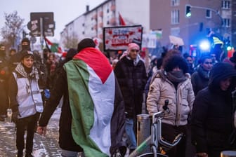 Eine Pro-Palästina-Demonstration (Archivbild): In Berlin musste die Polizei am Samstag einschreiten.