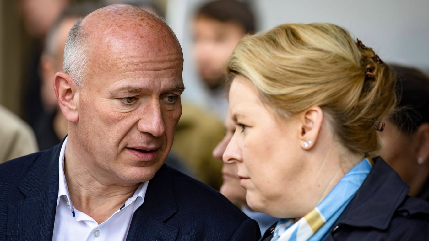 Der Regierende Bürgermeister Kai Wegner und Wirtschaftssenatorin Franziska Giffey (Archivbild): Wegner hat sich zu dem Angriff auf Giffey geäußert.