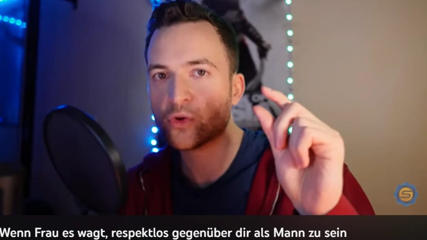 Felix Funk in einem seiner Youtube-Videos: Er hält Frauen für von Natur aus weniger intelligent als Männer.