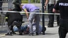 Der mutmaßliche Täter wird festgenommen: Er soll den slowakischen Premierminister Robert Fico angeschossen haben.