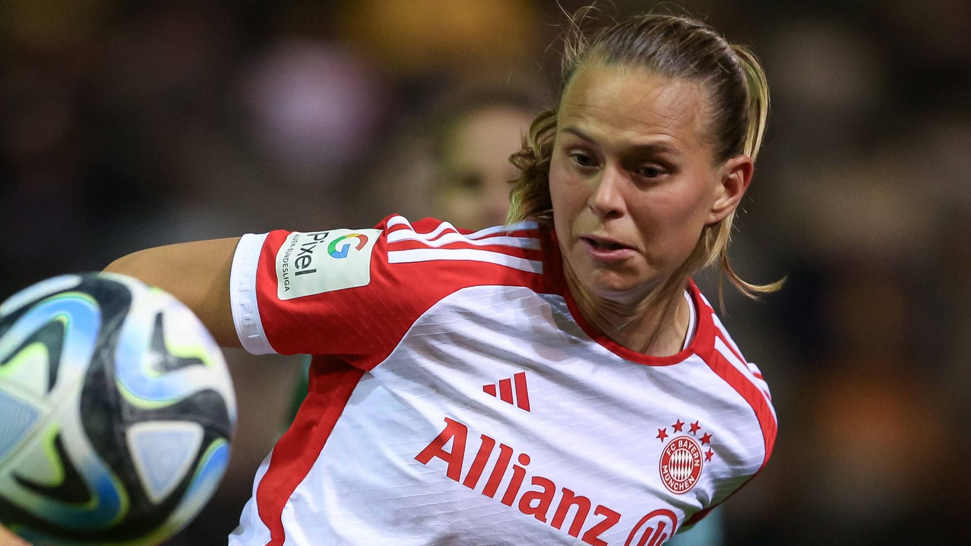 Klara Bühl: Sie hat mit den Bayern die Chance auf das Double.