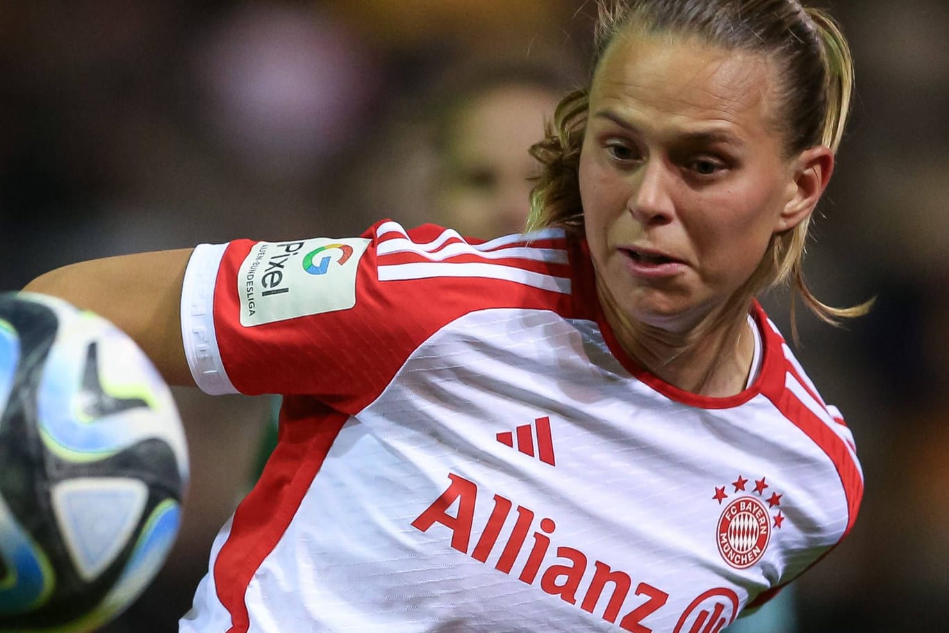 Klara Bühl: Sie hat mit den Bayern die Chance auf das Double.