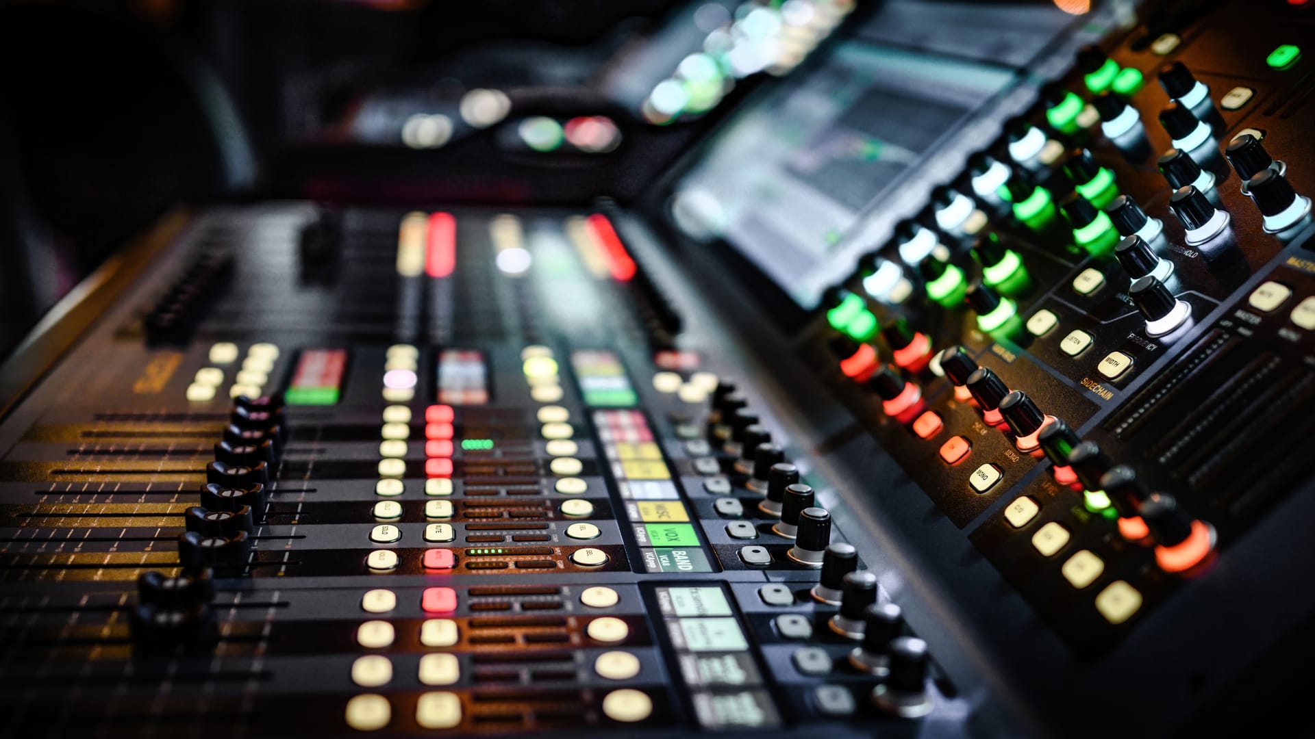 Professional sound and volume adjusting mixer control