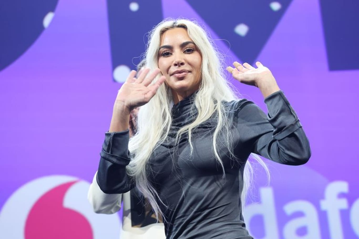 US-Superstar Kim Kardashian auf der Bühne auf der Digital- und Marketingmesse OMR.