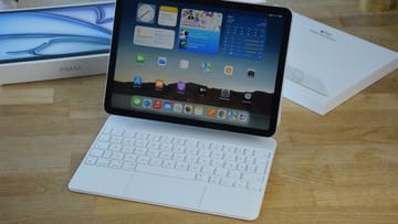 Mit der Tastaturhülle wird das iPad zum Laptop.