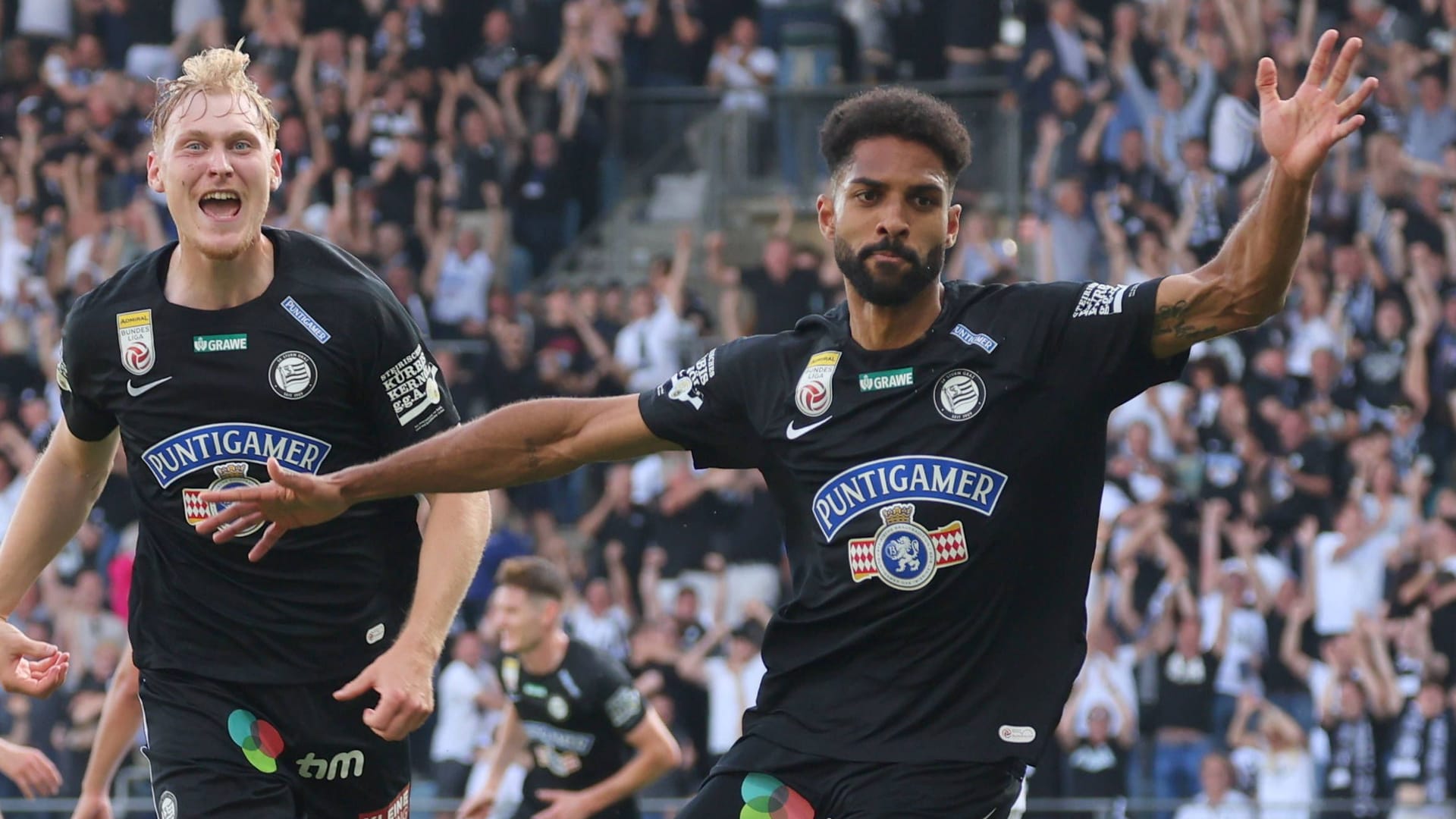 Sturm Graz feiert den Titel: Nach zehn Salzburger Titeln in Serie geht die Meisterschaft in die Steiermark.