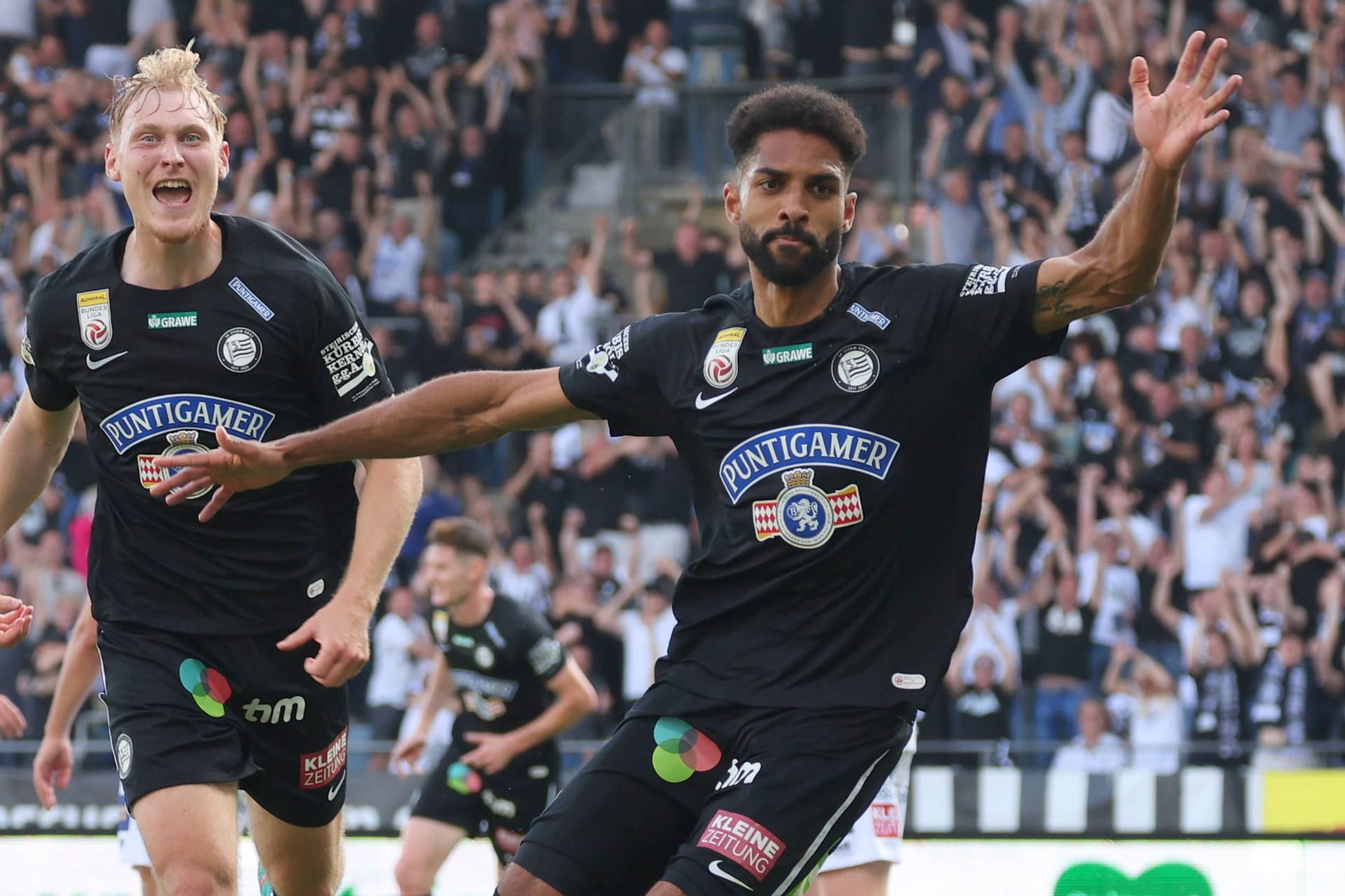 Sturm Graz feiert den Titel: Nach zehn Salzburger Titeln in Serie geht die Meisterschaft in die Steiermark.