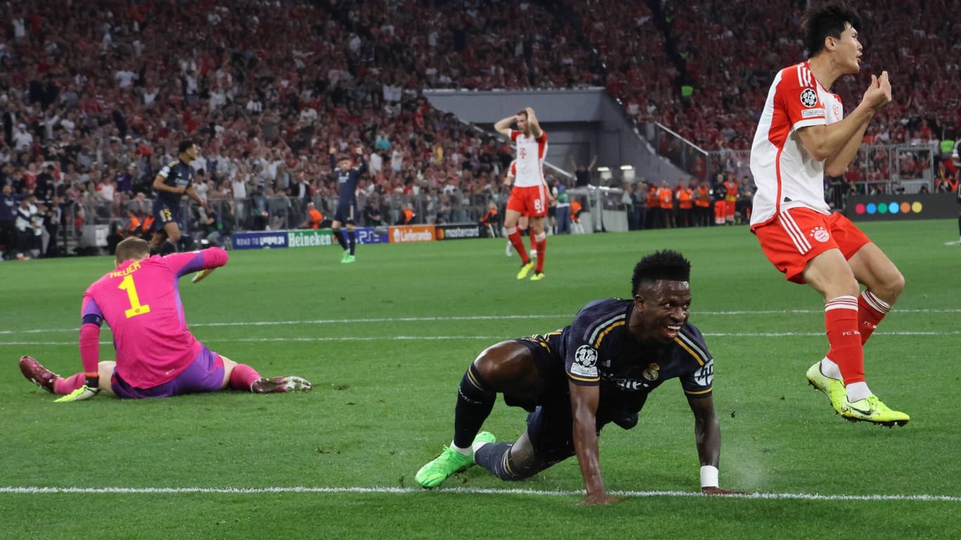 Manuel Neuer (l.) und Min-jae Kim (r.) ärgern sich, Vinicius Junior (m.) jubelt: Das 1:0 für den Gast aus Madrid.