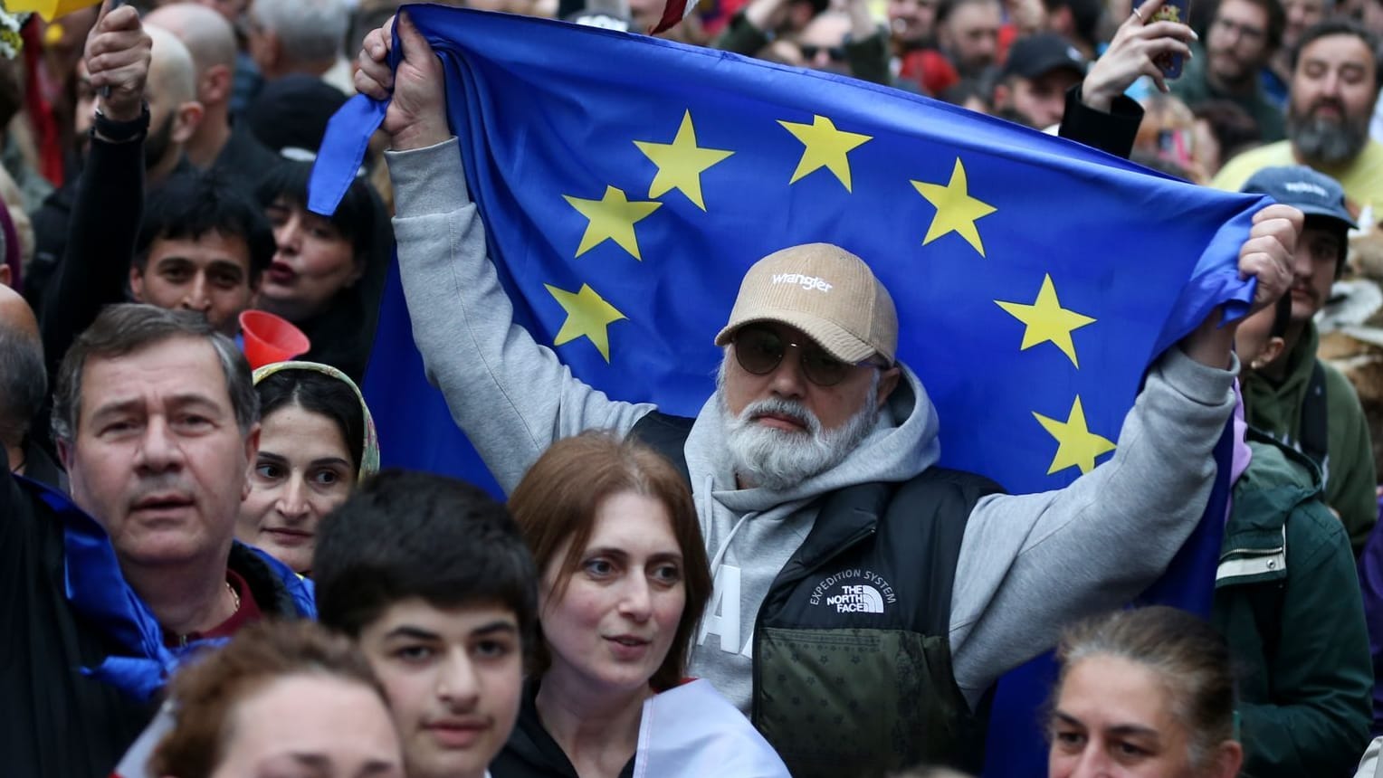 Proteste in Tiflis: Seit Wochen demonstrieren Menschen in der georgischen Hauptstadt.