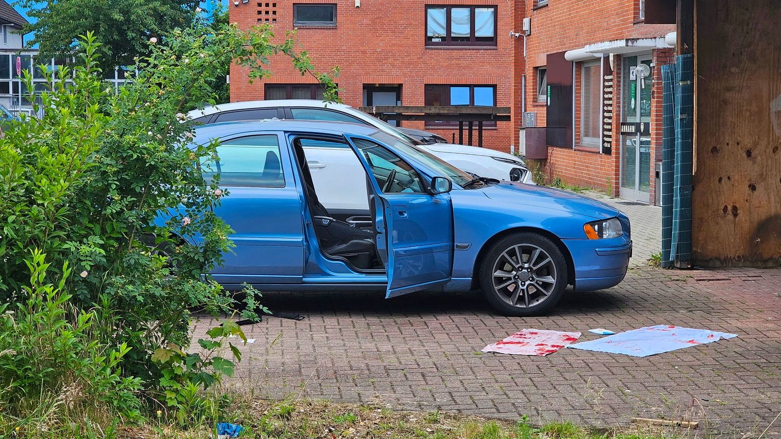 Tatort in Neu Wulmstorf: Hier wurde ein Mann auf dem Gelände eines Lackierzentrums angeschossen.