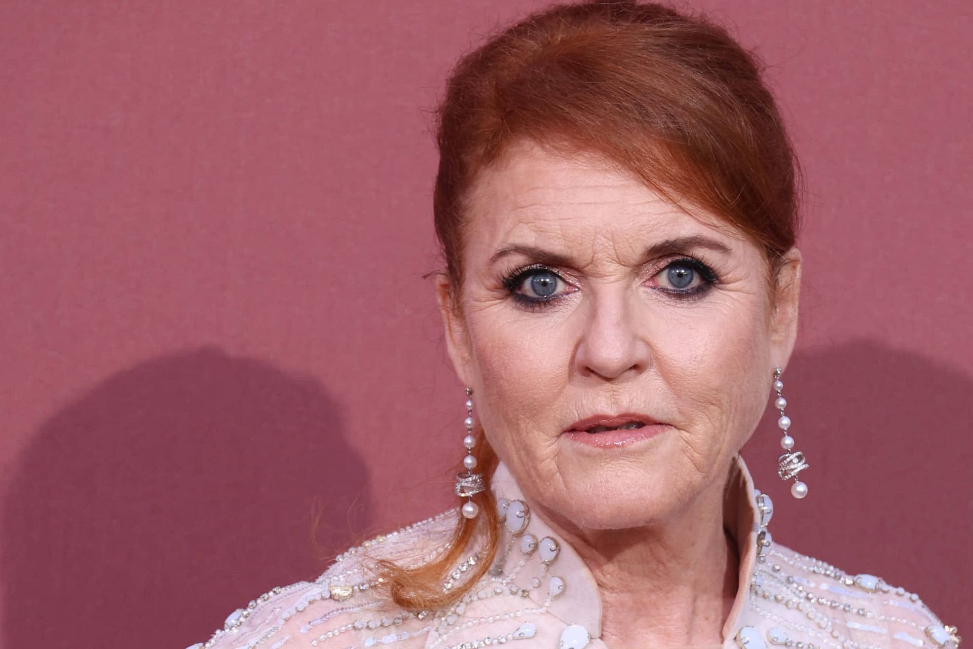 Cannes, 2024: Sarah Ferguson spricht mit der Presse über die Schocknachrichten aus dem britischen Königshaus.