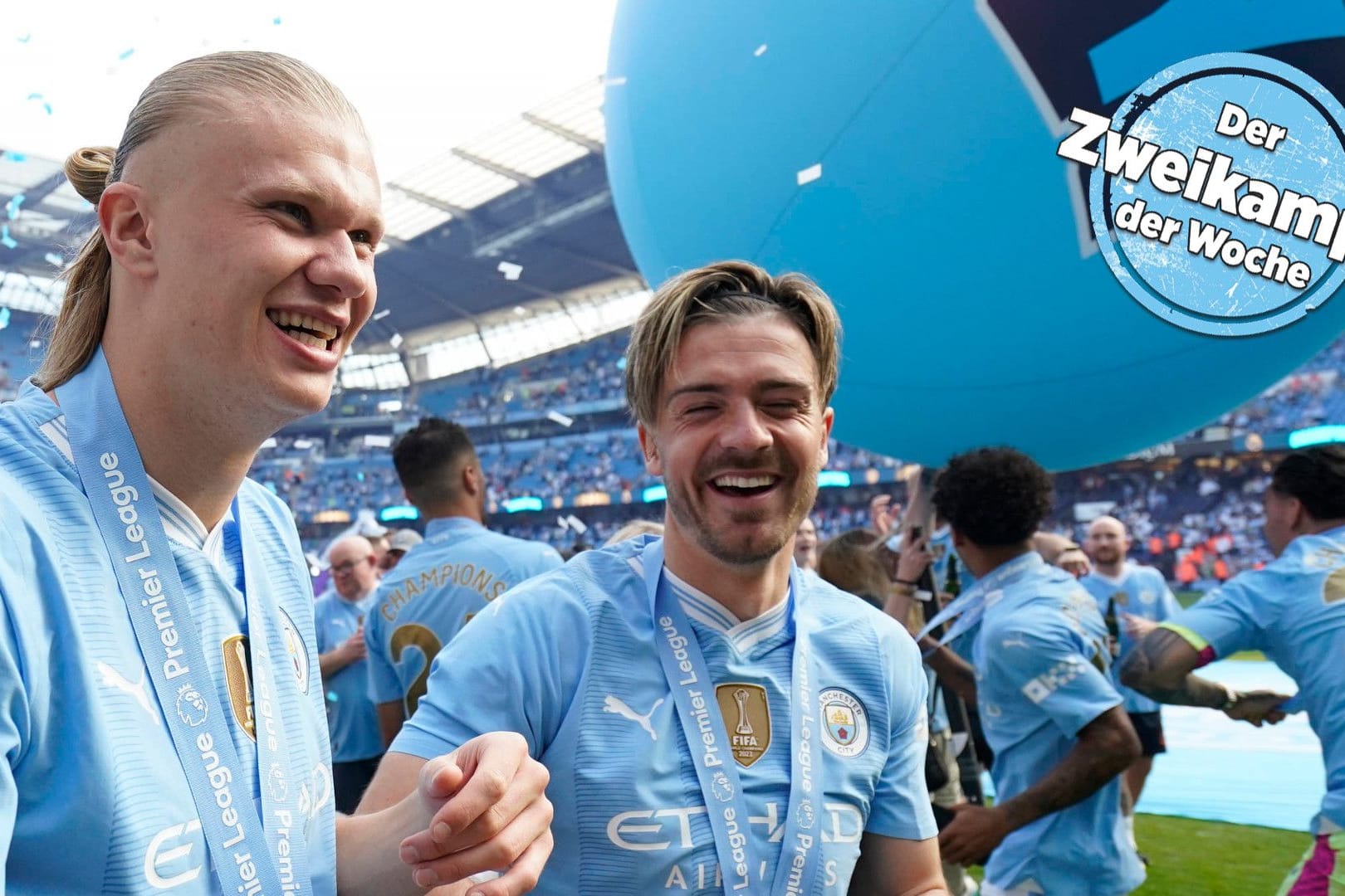 Torschützenkönig Erling Haaland (l.) und Jack Grealish feiern den Meistertitel in der Premier League mit Manchester City. Der 28-jährige Grealish wird von englischen Medien als Wunschspieler von Kompany gehandelt.