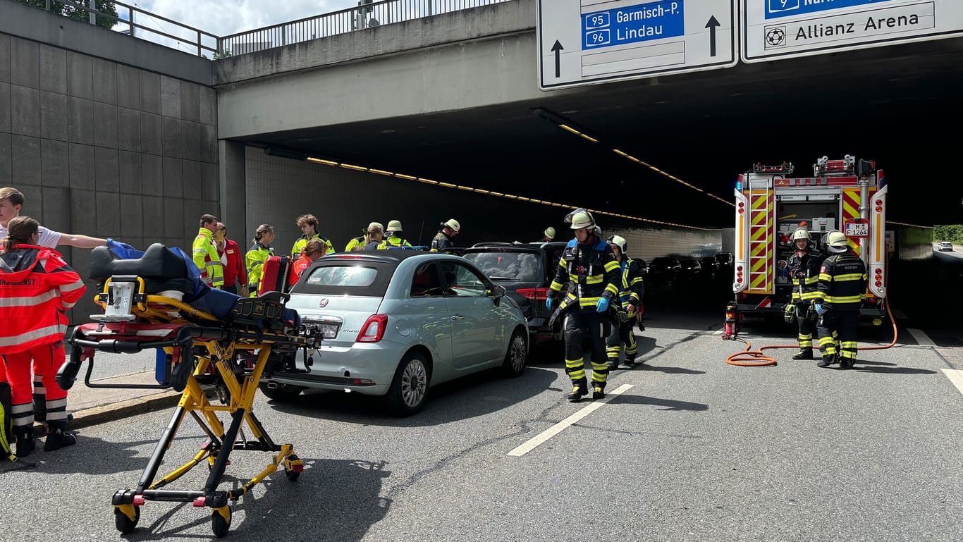 Am Freitagnachmittag ist es im Stadtgebiet innerhalb kurzer Zeit zu mehreren schweren Verkehrsunfällen gekommen. Mehrere Personen wurden dabei verletzt.