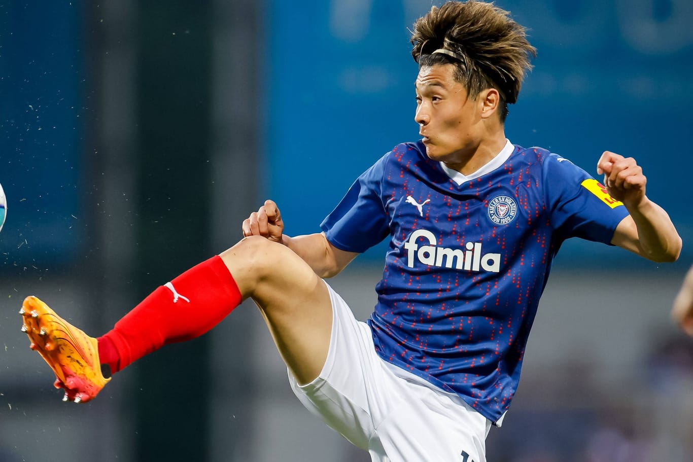 Shuto Machino am Ball: Der Japaner und Holstein Kiel spielen nächstes Jahr in der Bundesliga.