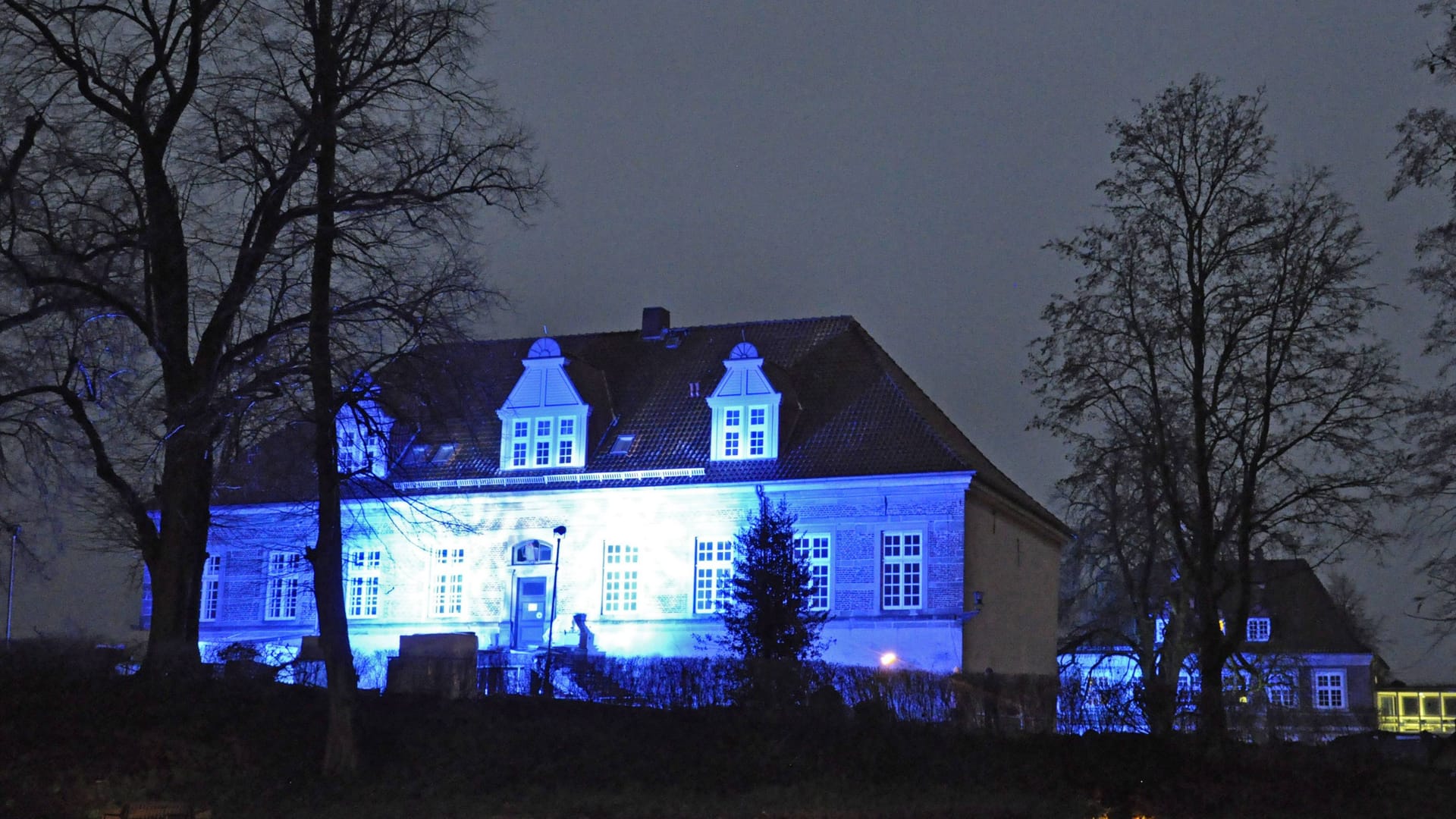 Schloss Landestrost bei einem Lichterfest (Archivbild): Die Anlage wird von schönen Gärten umgeben.