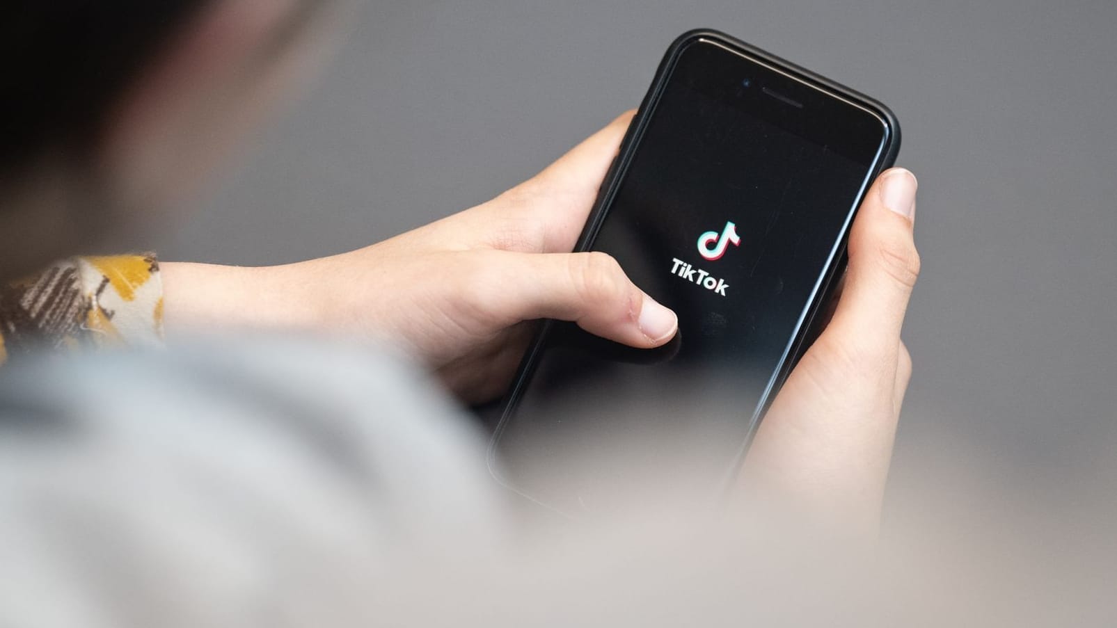 TikTok: Grüne fordert harte Regeln für soziales Medium