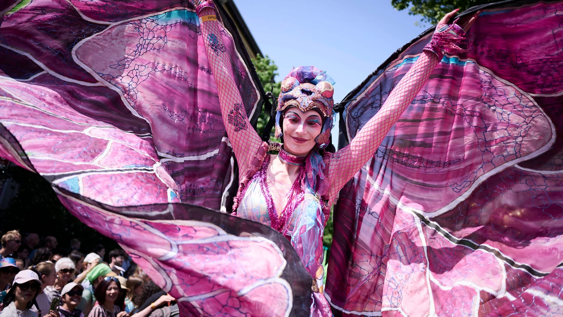 Karneval der Kulturen (Archivbild): Den Höhepunkt erreicht die Veranstaltung mit dem Straßenumzug am Sonntag.