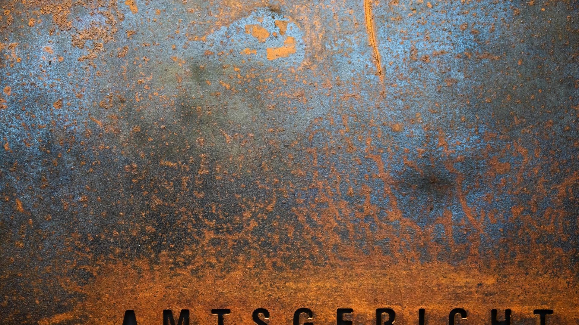 Der Schriftzug "Amtsgericht" auf einer Tafel in Bad Kissingen