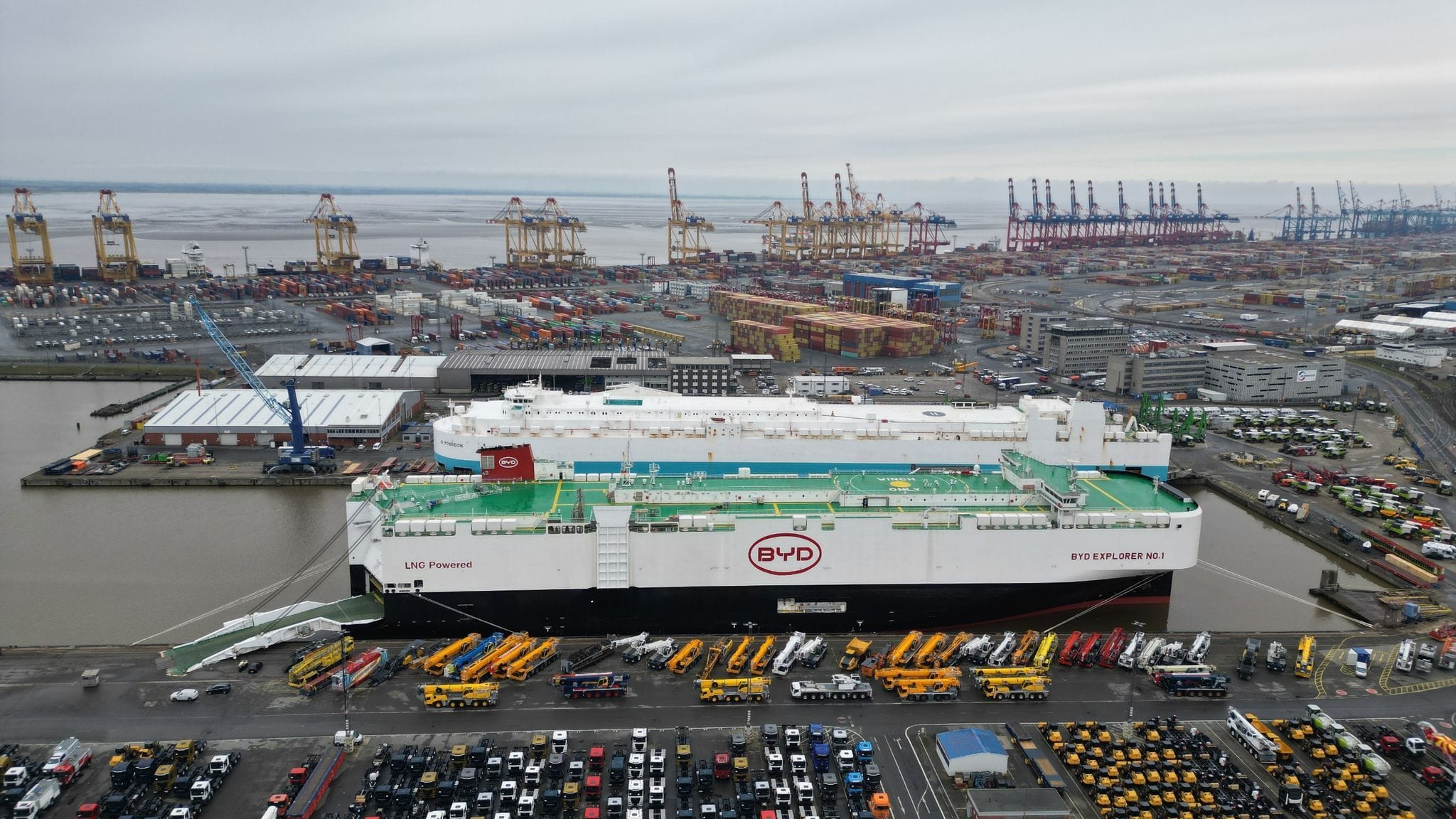 BYD: E-Autos aus China schimmeln auf Hafengelände in Bremerhaven