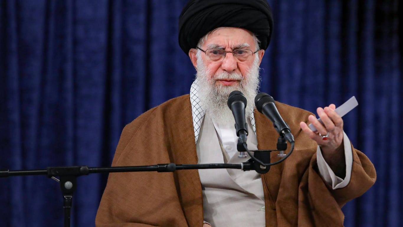Der religiöse Führer des Iran, Ayatollah Ali Chamenei, bei einer Rede im März 2024.