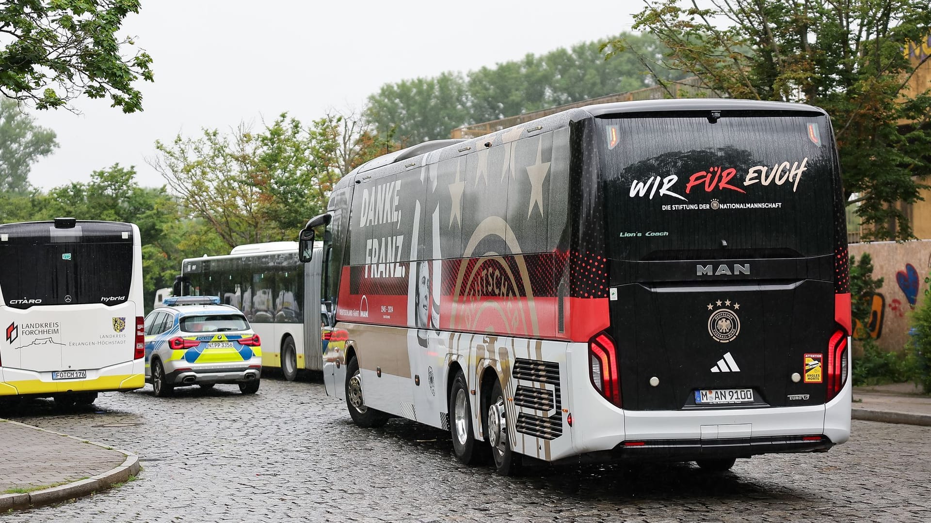 Vom Erlanger Bahnhof aus ging es mit dem Bus nach Herzogenaurach.