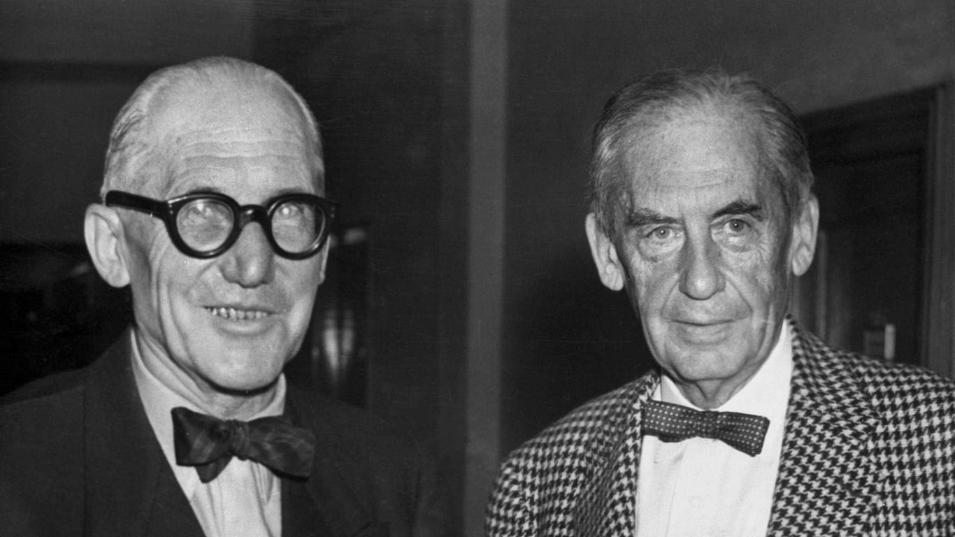 Le Corbusier (links) und Walter Gropius: Der schweizerisch-französische Architekt begründete den Stil des Brutalismus.