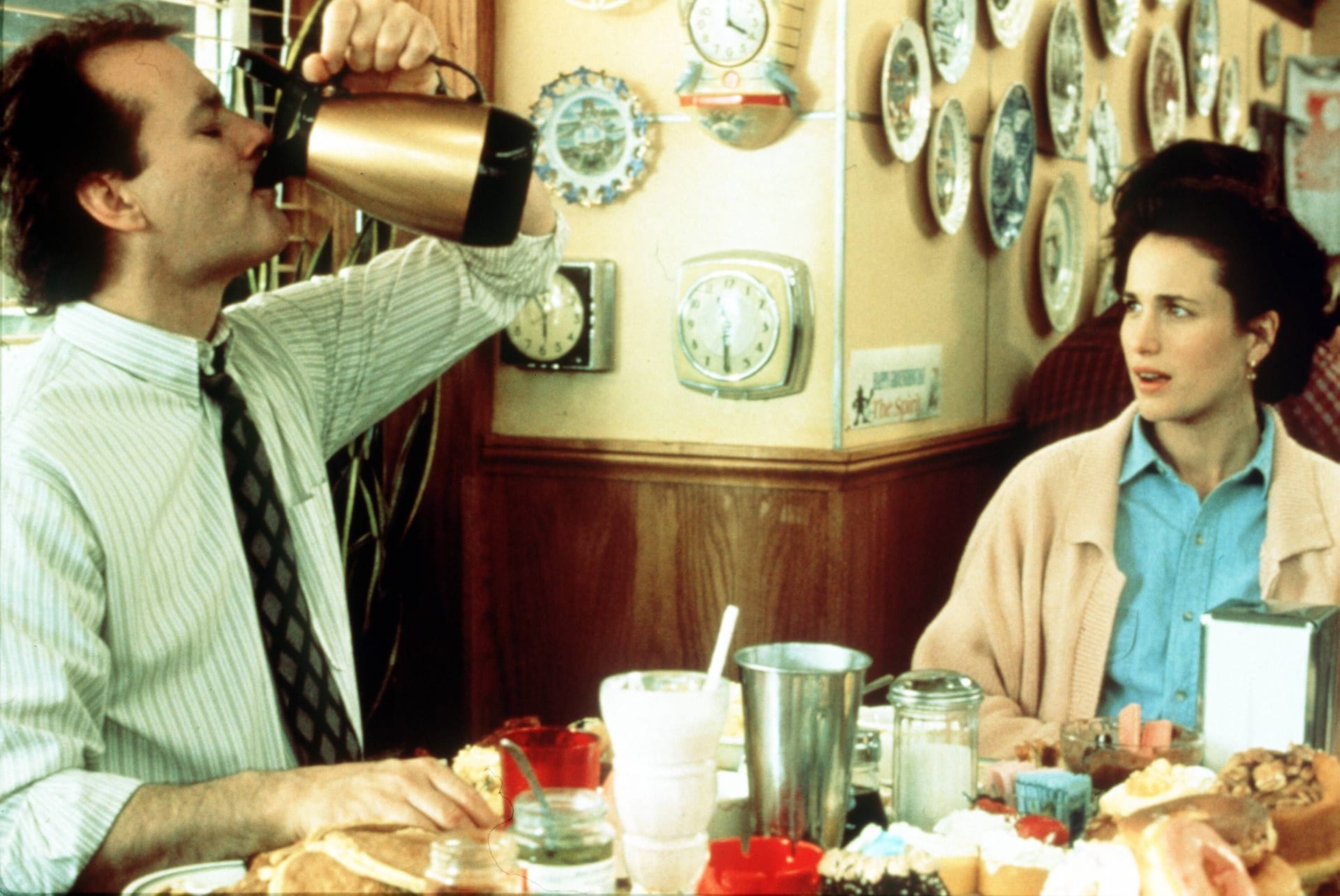 Bill Murray als verdrießlicher Phil Connors mit Kollegin Rita, gespielt von Andie MacDowell: Und täglich grüßt das Murmeltier.