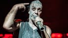Rammstein-Sänger Lindemann (Archivfoto): In Dresden muss vor 22 Uhr Schluss sein.