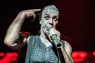 Rammstein-Sänger Lindemann (Archivfoto): In Dresden muss vor 22 Uhr Schluss sein.