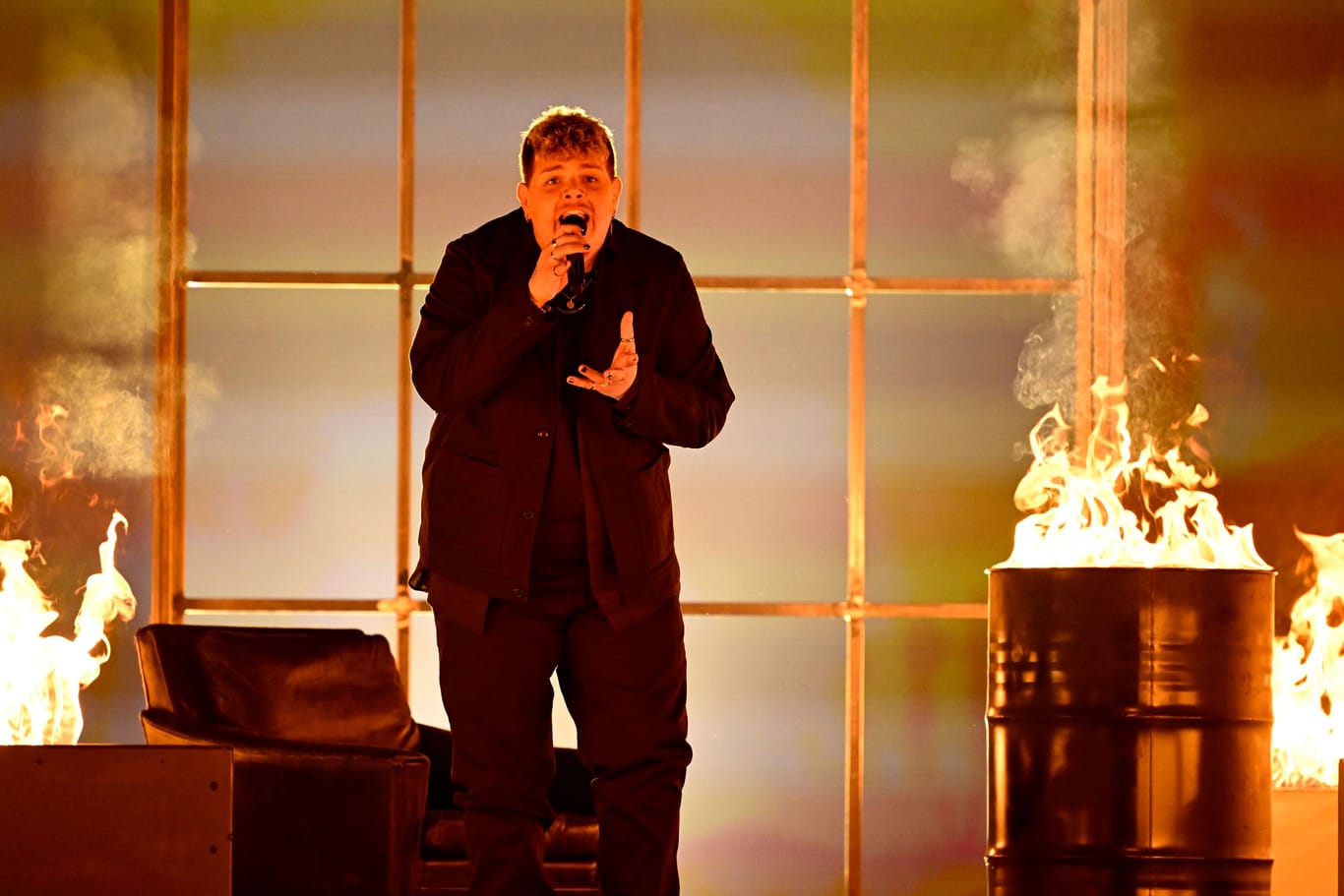 Sänger Isaak beim Eurovision Song Contest: Mit seinem Song "On The Run" wird der Ostwestfale vermutlich keine Chance auf den Sieg haben.