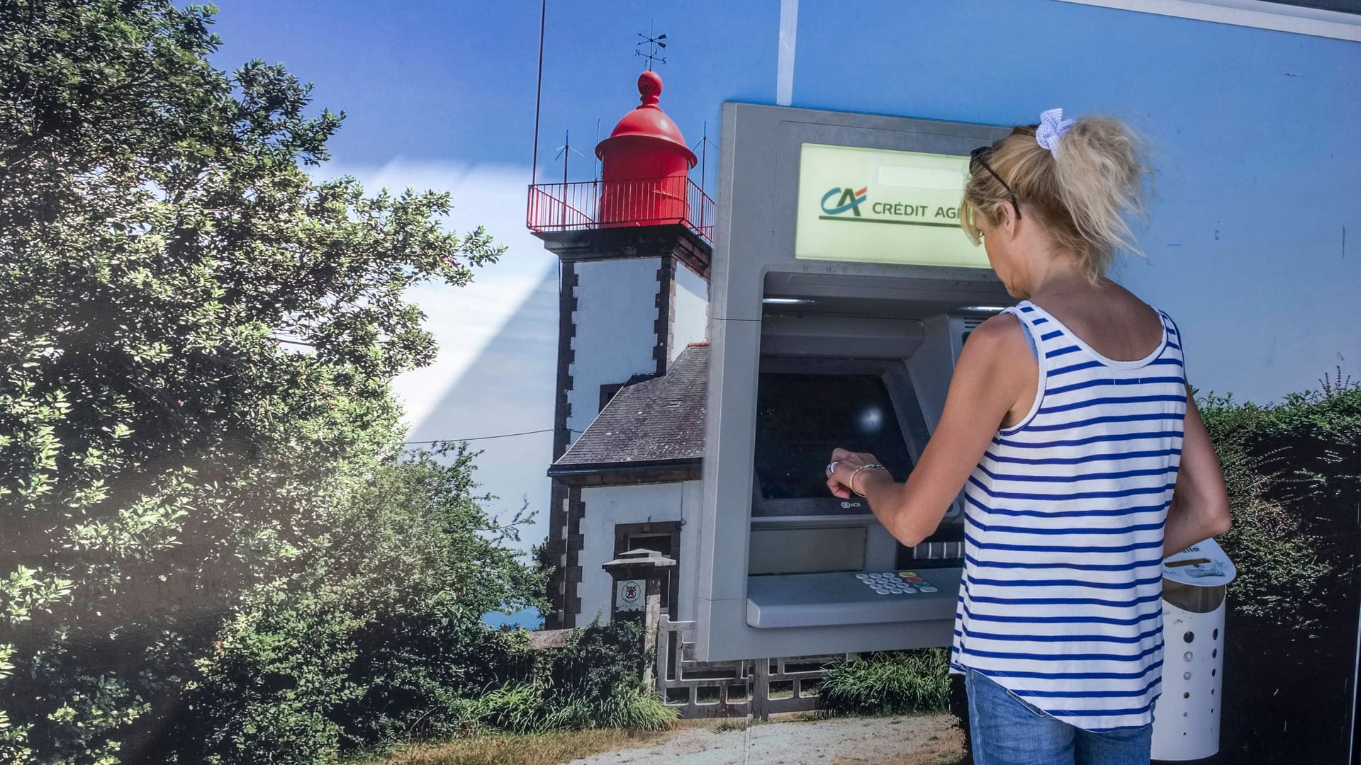 Frankreich: Wer hier Geld am Automaten zieht, muss nur eine geringe Gebühr zahlen.