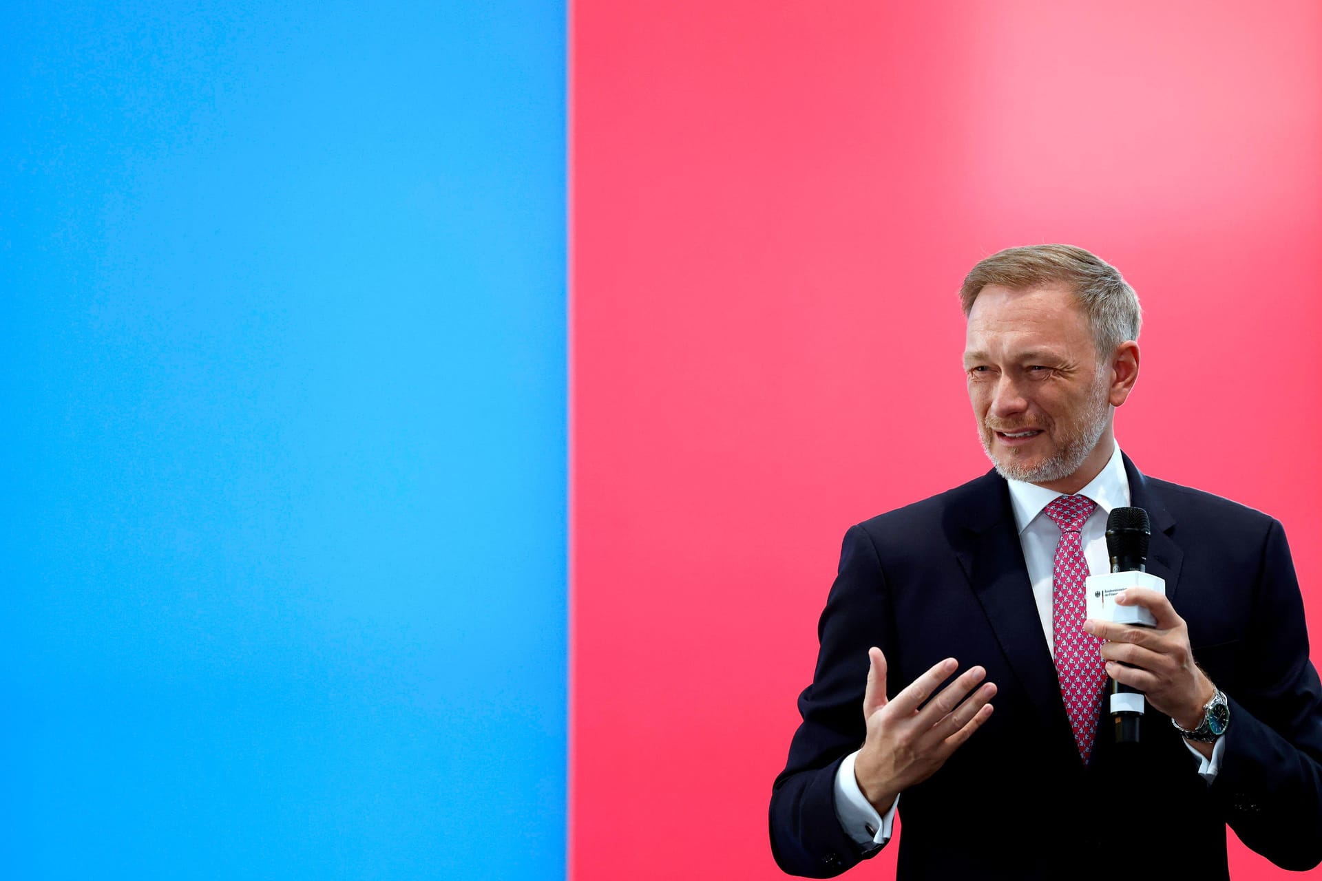 Bundesfinanzminister Christian Lindner FDP beim Bürgerdialog anlässlich 75 Jahre Grundgesetz im Post-Tower der Deutschen Post AG