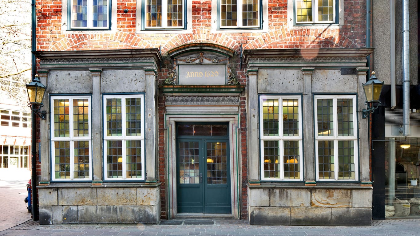 In diesem Gebäude befindet sich Bremens ältestes Fischrestaurant "Knurrhahn".
