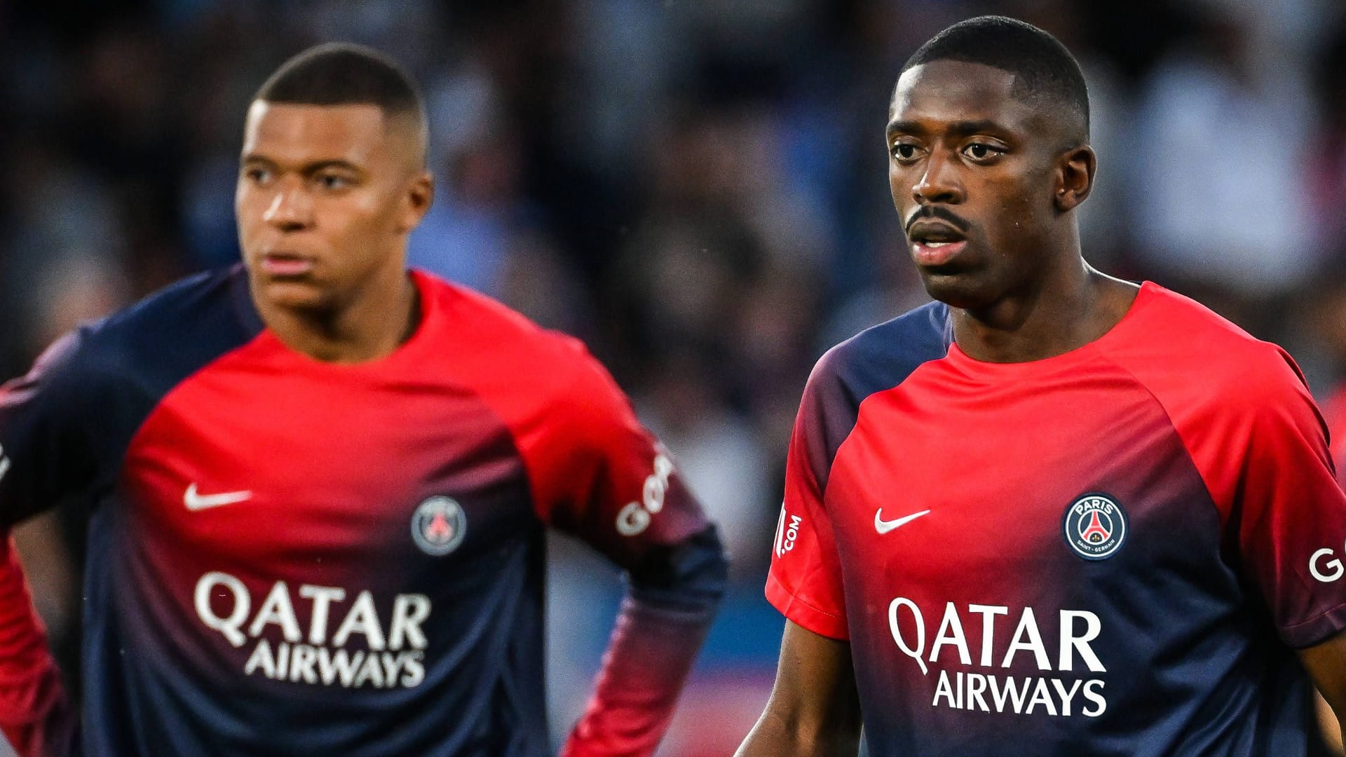 Kylian Mbappé und Ousmane Dembélé (r.): Die beiden werden in der kommenden Saison nicht mehr zusammen bei Paris Saint-Germain spielen.