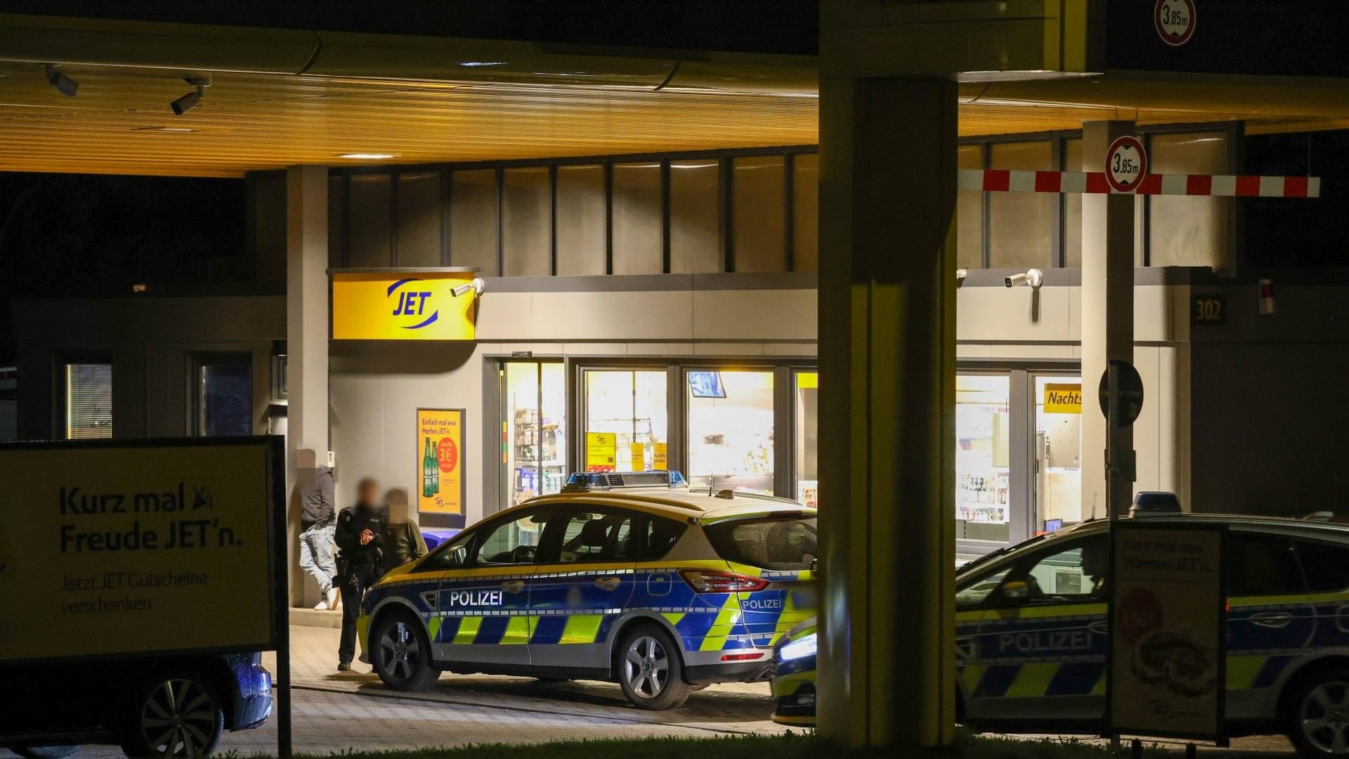 Eine Tankstelle (Archivbild): In Berlin hat die Polizei zwei Räuber festgenommen.