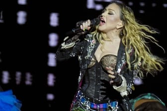 Rio de Janeiro: Madonna tritt in der letzten Show ihrer "The Celebration Tour" am Strand der Copacabana auf.