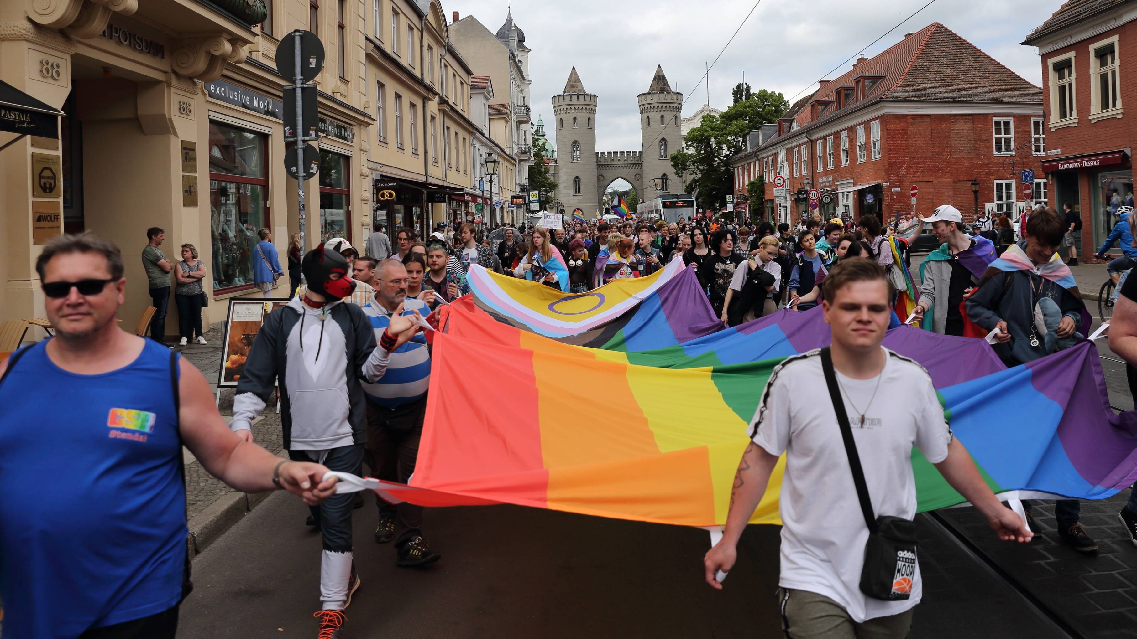 US-Regierung warnt vor weltweiten Terroranschlägen auf LGBTIQ+-Personen