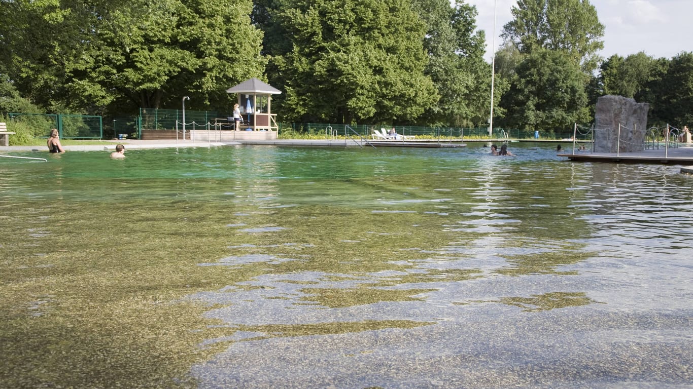 Das Naturbad Hainholz (Archivbild): Der Betrieb muss in der Sommersaison ruhen.