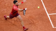 Djokovic gewinnt Zweitrunden-Match und jagt Federer-Rekord