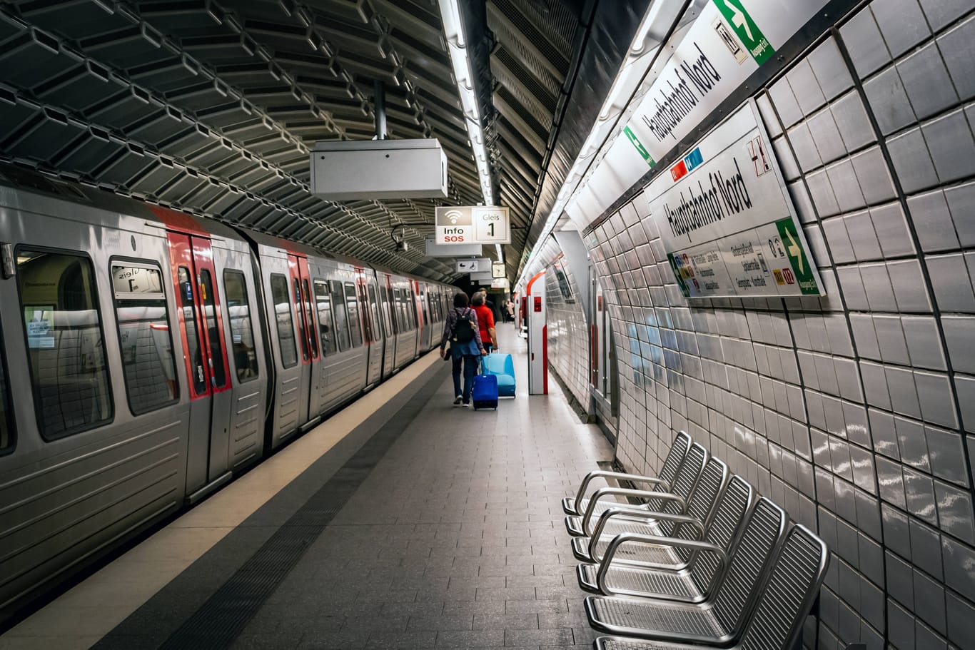 U-Bahnstation am Hauptbahnhof (Symbolfoto): Am Samstag wurde dort in Hamburg ein Mann lebensgefährlich verletzt.