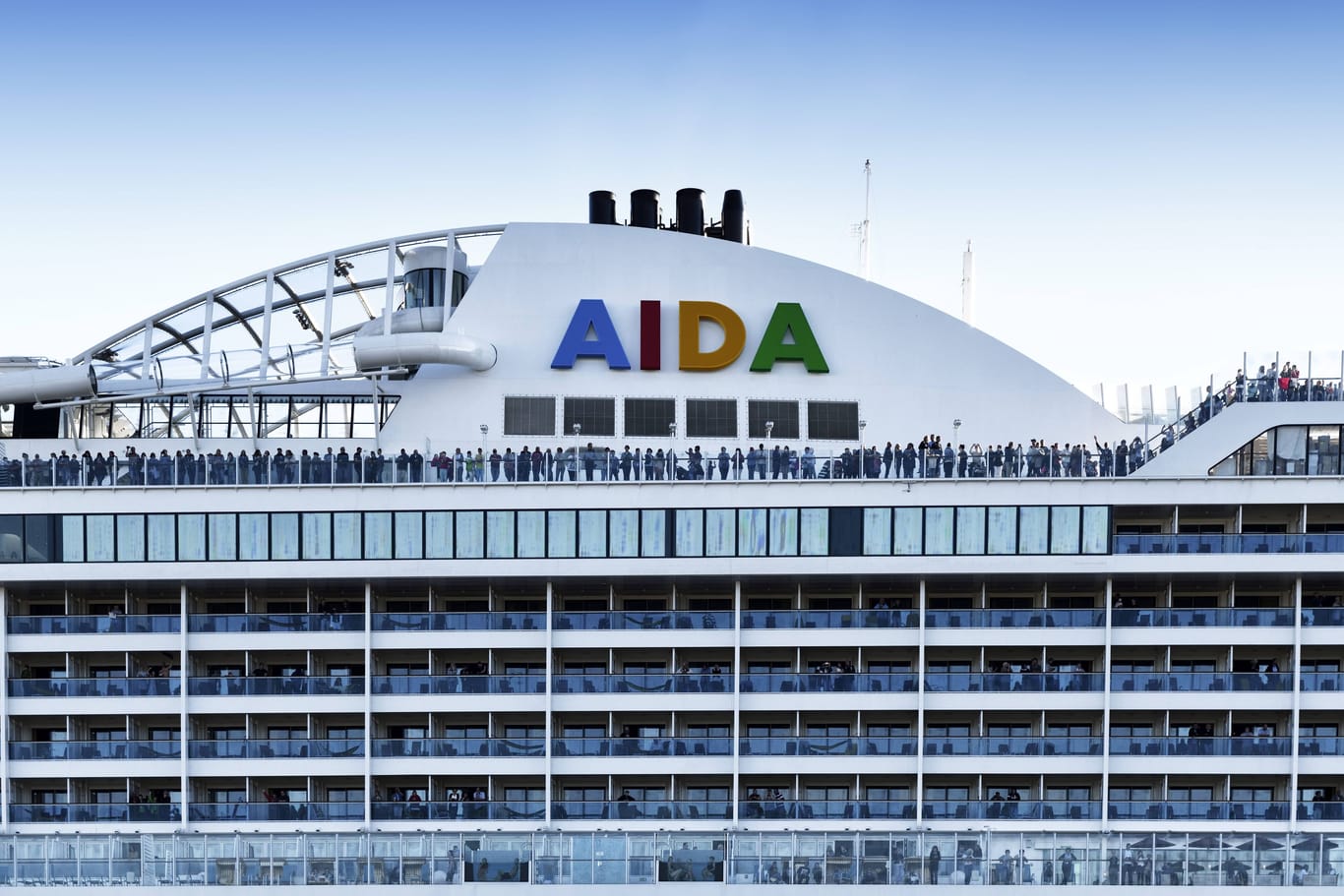Aida-Kreuzfahrtschiff am Terminal Steinwerder (Symbolbild): Zwei Schiffe der Rostocker Reederei vollziehen bis Freitag einen Gästewechsel in Hamburg.