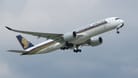 Ein Airbus von Singapore Airlines (Archivbild): Wegen Turbulenzen starb ein Passagier auf der Strecke von London nach Singapur.