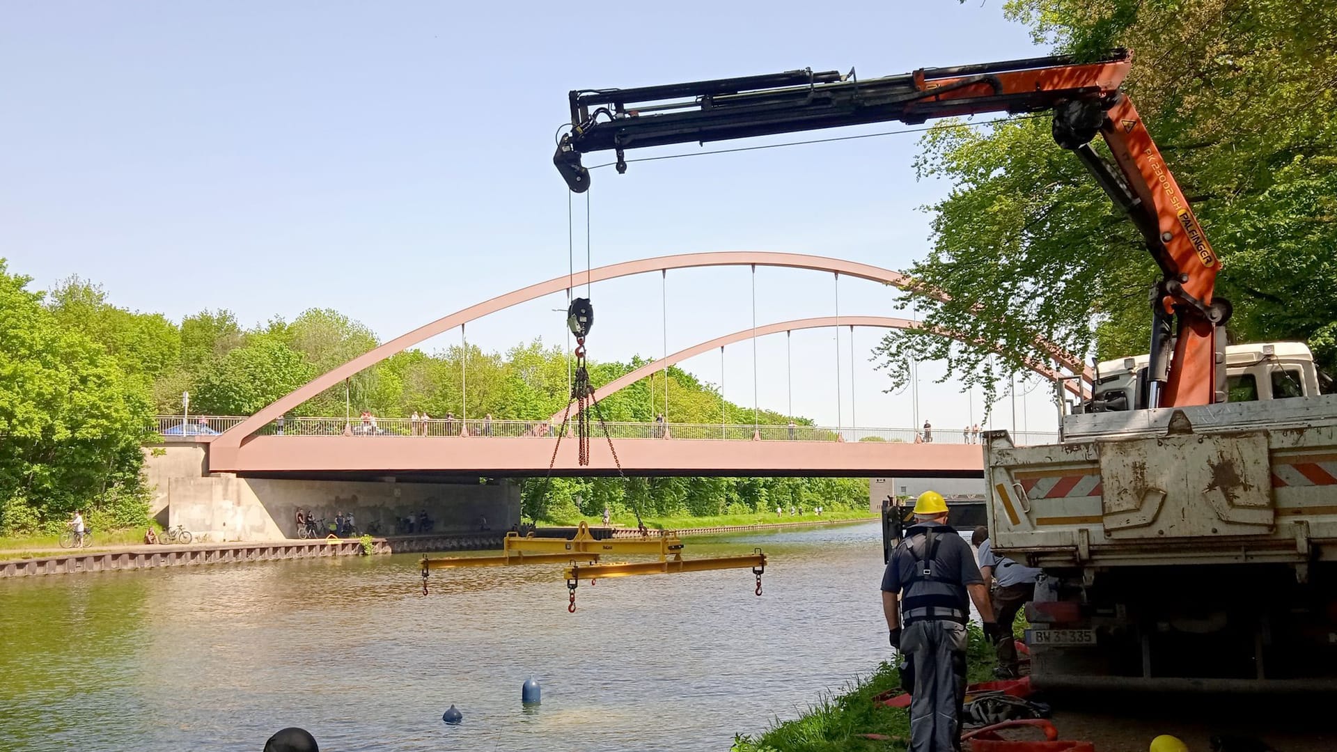 Der Mittellandkanal bei Minden: Hier ist ein Sportboot mit einem Gütermotorschiff zusammengestoßen.