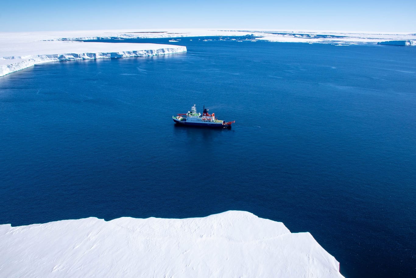 Die "Polarstern" in der Ostantarktis: Die Forscher entnahmen dort Proben.